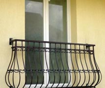 Кованый металлический декоративный французский балкон
