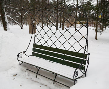 Садовая металлическая кованая арка - пергола скамейка